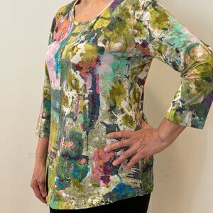 Soft, colorful tunic with abstract design, asymmetrical hem, 3/4 sleeves, S